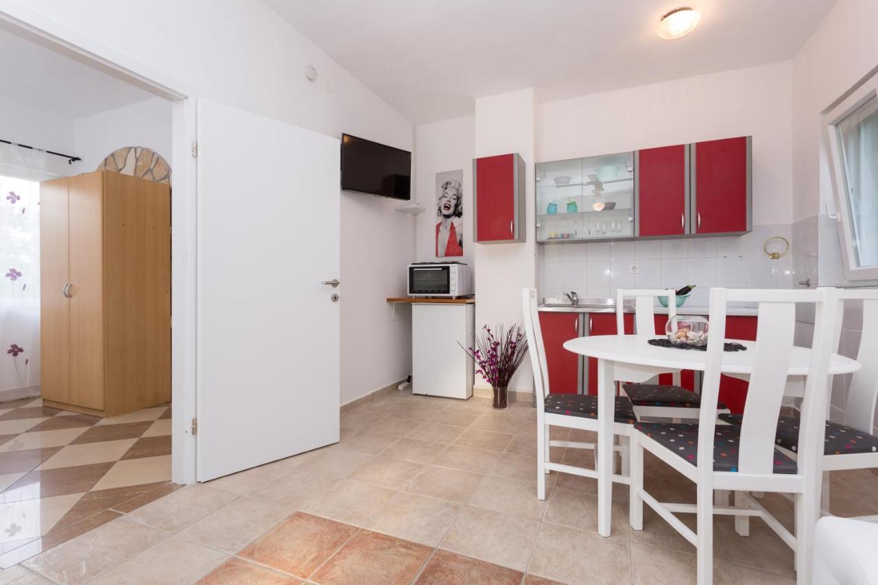 Lara - Apartment Near The Beach Врбник Экстерьер фото