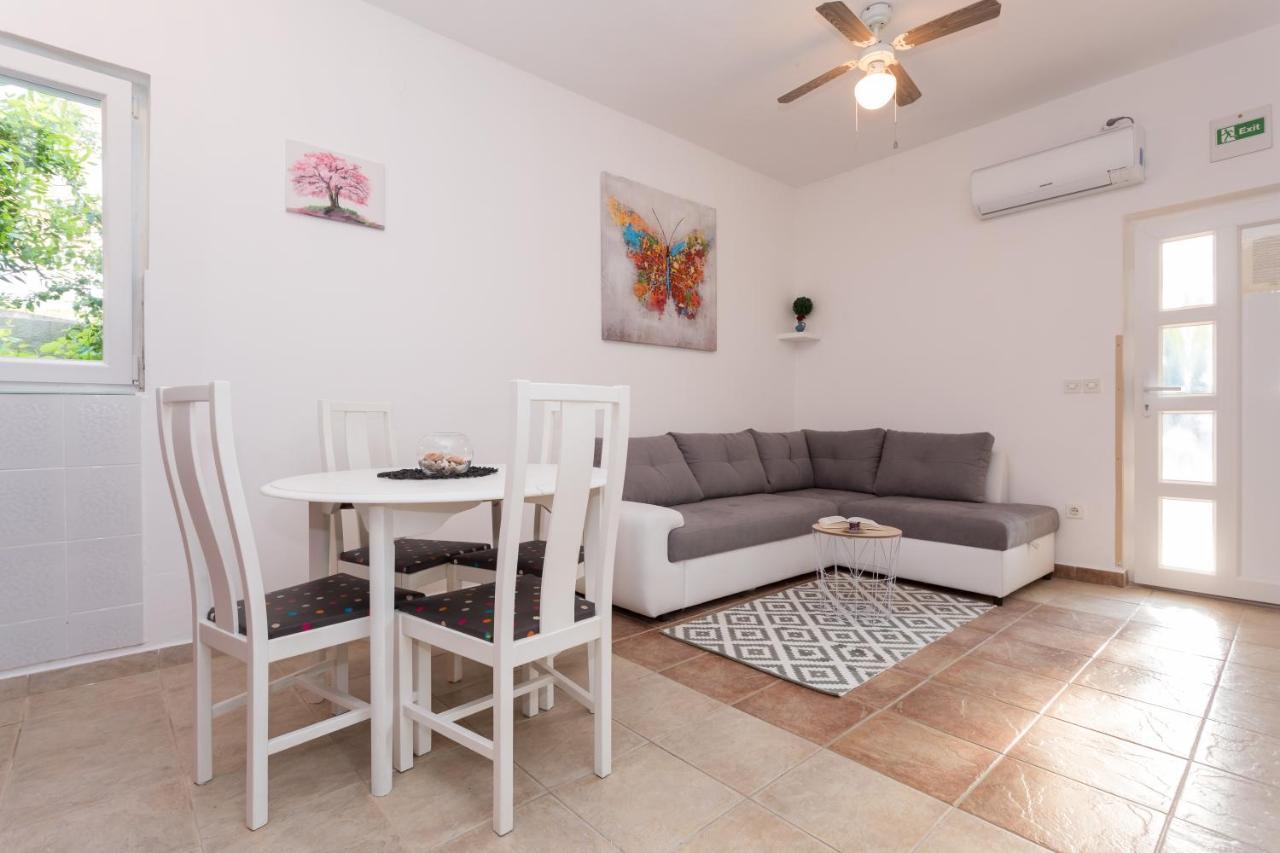 Lara - Apartment Near The Beach Врбник Экстерьер фото