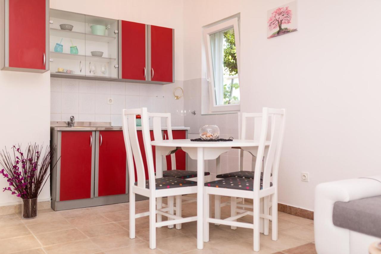 Lara - Apartment Near The Beach Врбник Экстерьер фото