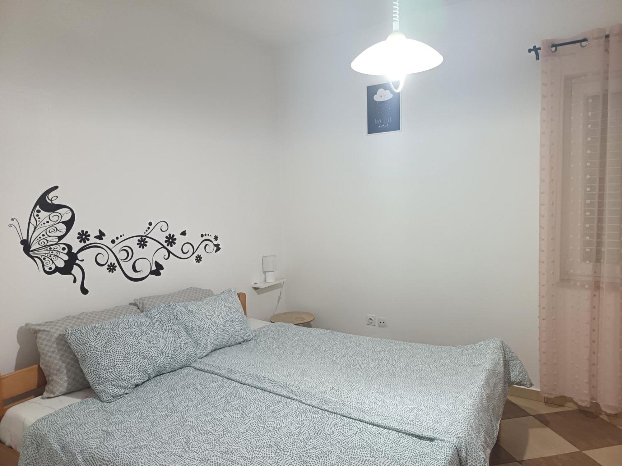 Lara - Apartment Near The Beach Врбник Экстерьер фото
